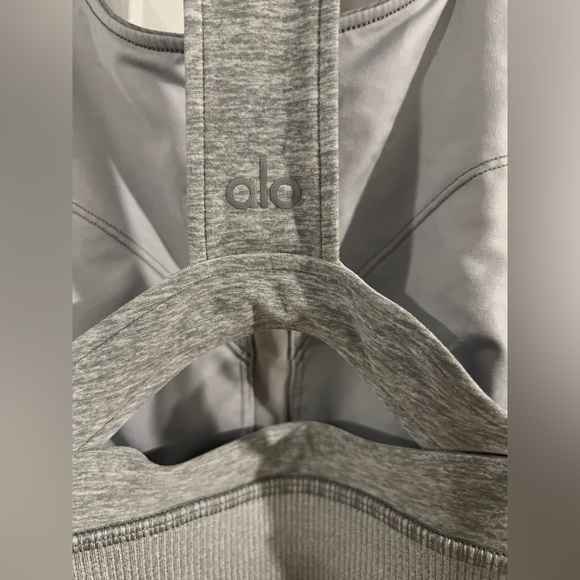 ALO Yoga Alosoft Serenity Bra in light Grey size Small excellent condition - Picture 8 of 8